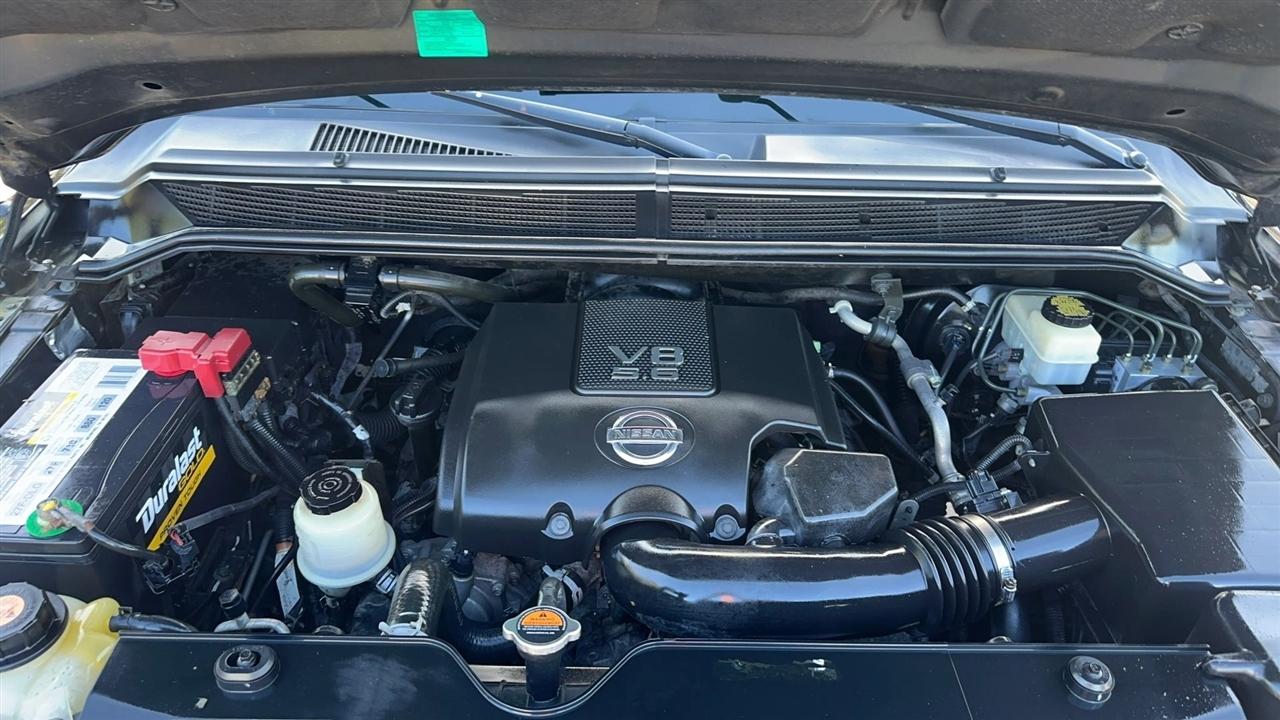 Nissan Titan 2WD Crew Cab SWB LE 2010