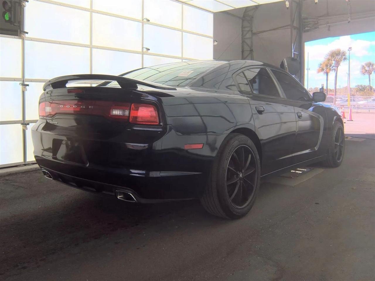 Dodge Charger 4dr Sdn SE RWD 2014