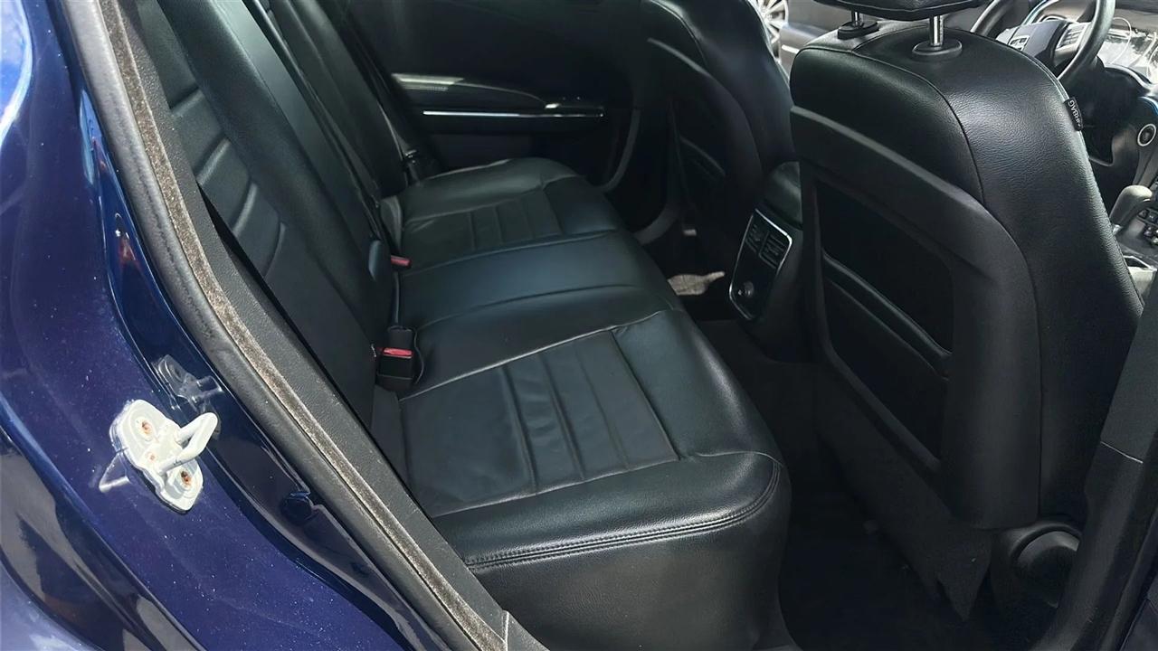 Dodge Charger 4dr Sdn SE RWD 2014