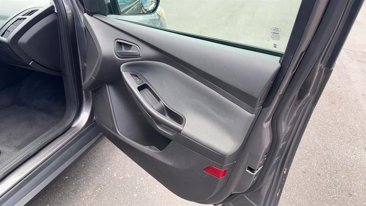 Ford Focus 5dr HB SE 2012