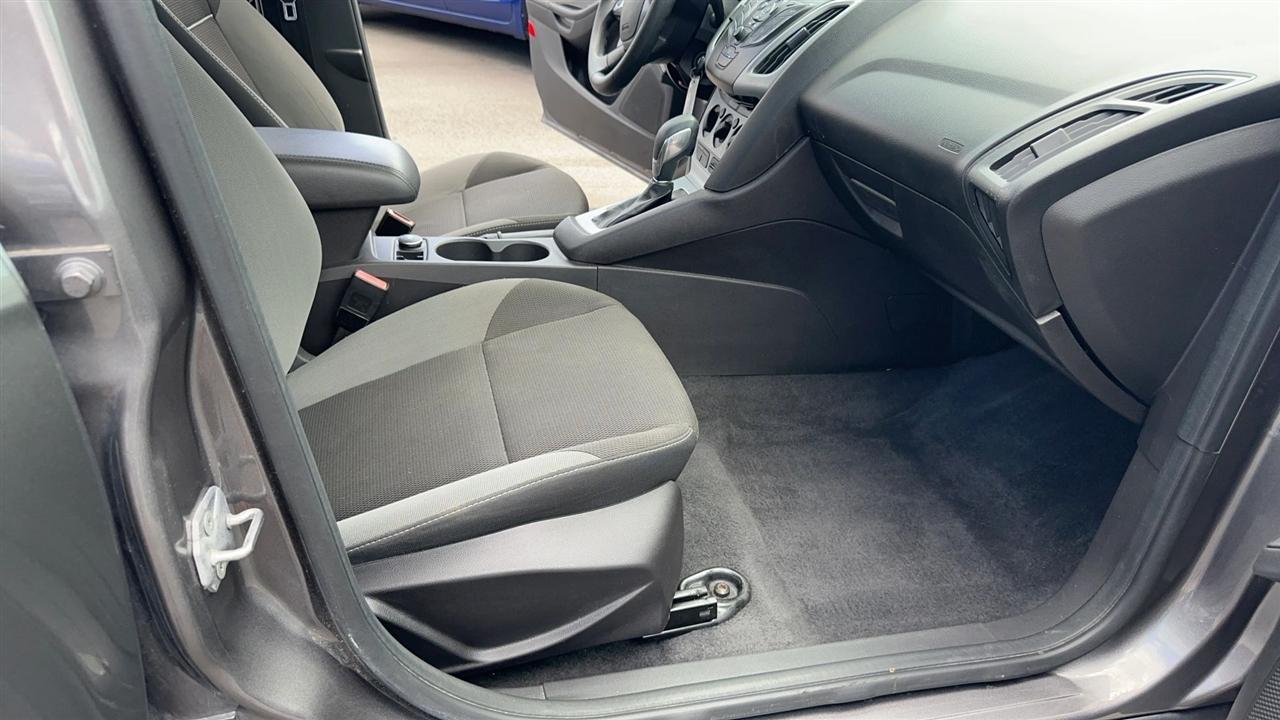 Ford Focus 5dr HB SE 2012