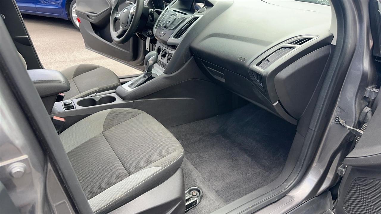 Ford Focus 5dr HB SE 2012