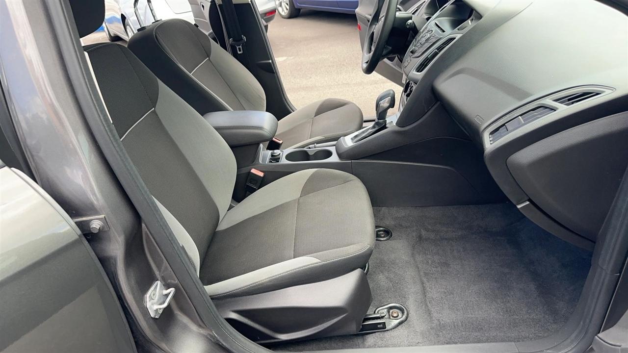 Ford Focus 5dr HB SE 2012