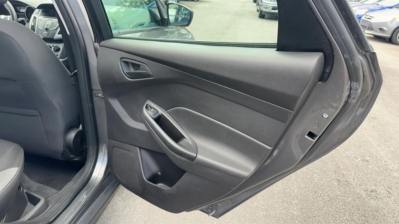 Ford Focus 5dr HB SE 2012