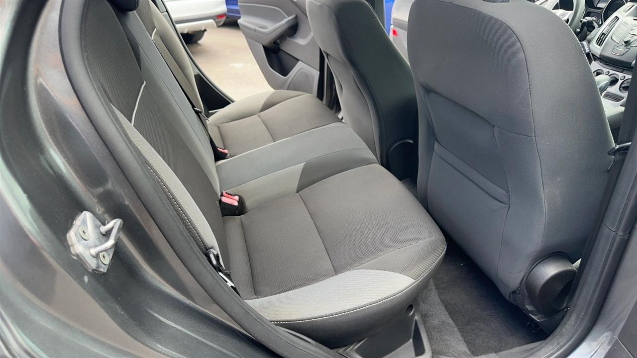 Ford Focus 5dr HB SE 2012