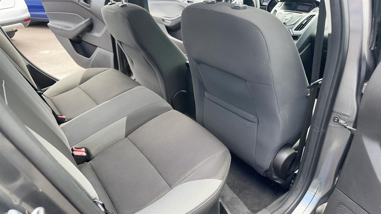 Ford Focus 5dr HB SE 2012