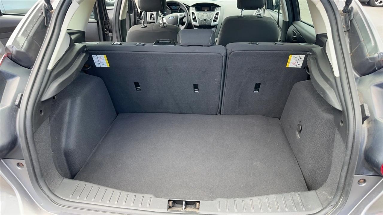 Ford Focus 5dr HB SE 2012