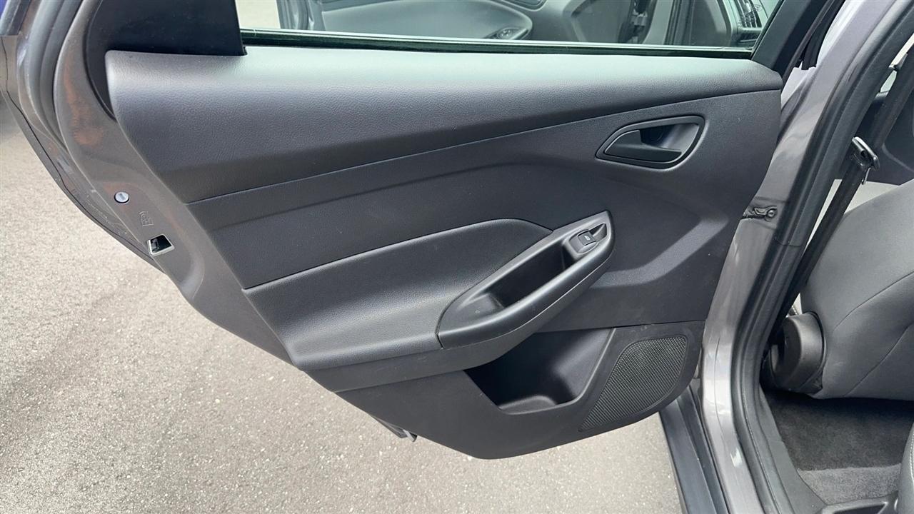 Ford Focus 5dr HB SE 2012