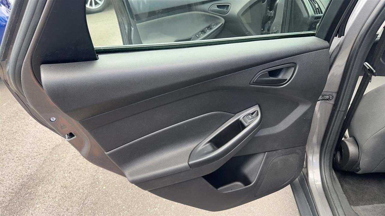 Ford Focus 5dr HB SE 2012