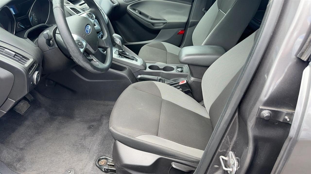 Ford Focus 5dr HB SE 2012