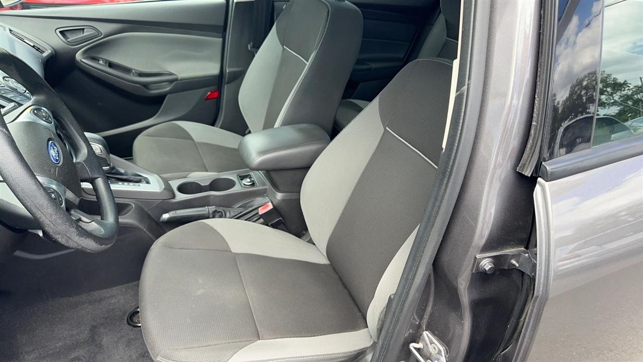 Ford Focus 5dr HB SE 2012