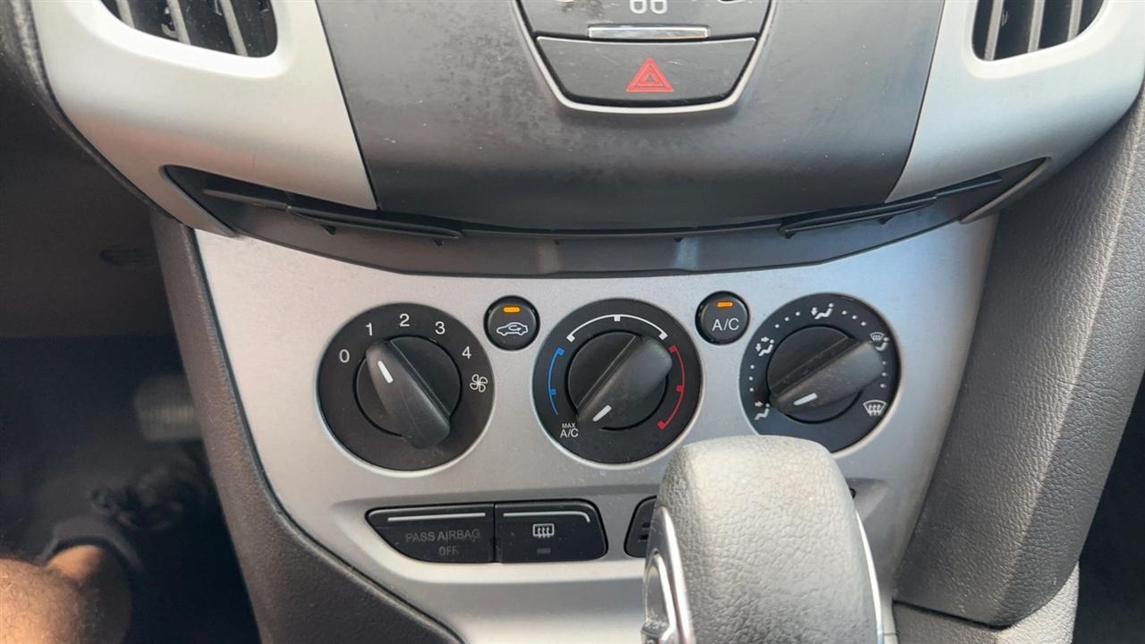 Ford Focus 5dr HB SE 2012