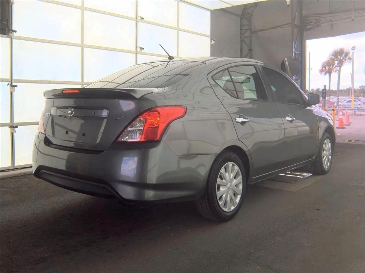 Nissan Versa Sedan SV CVT 2019