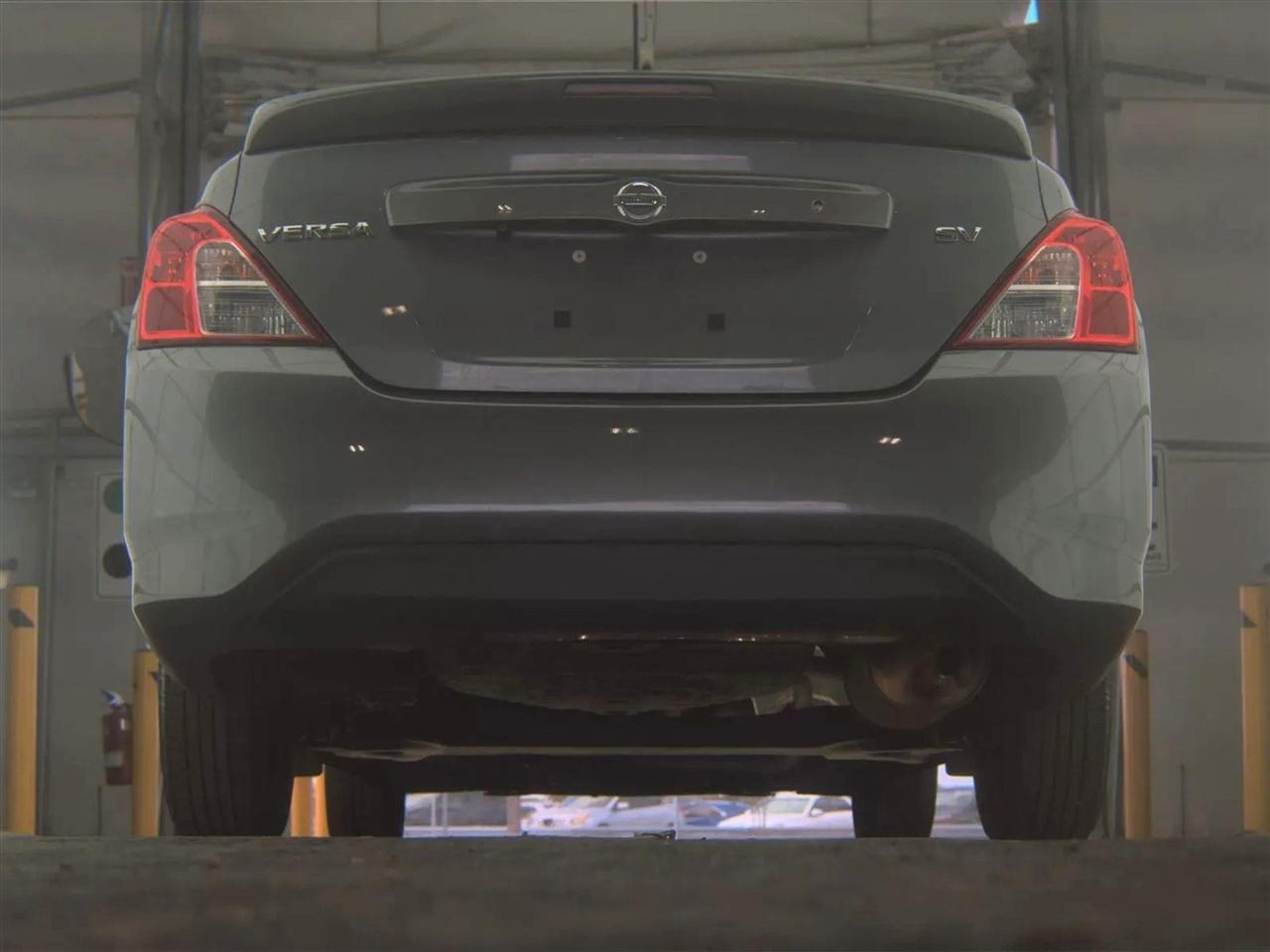 Nissan Versa Sedan SV CVT 2019