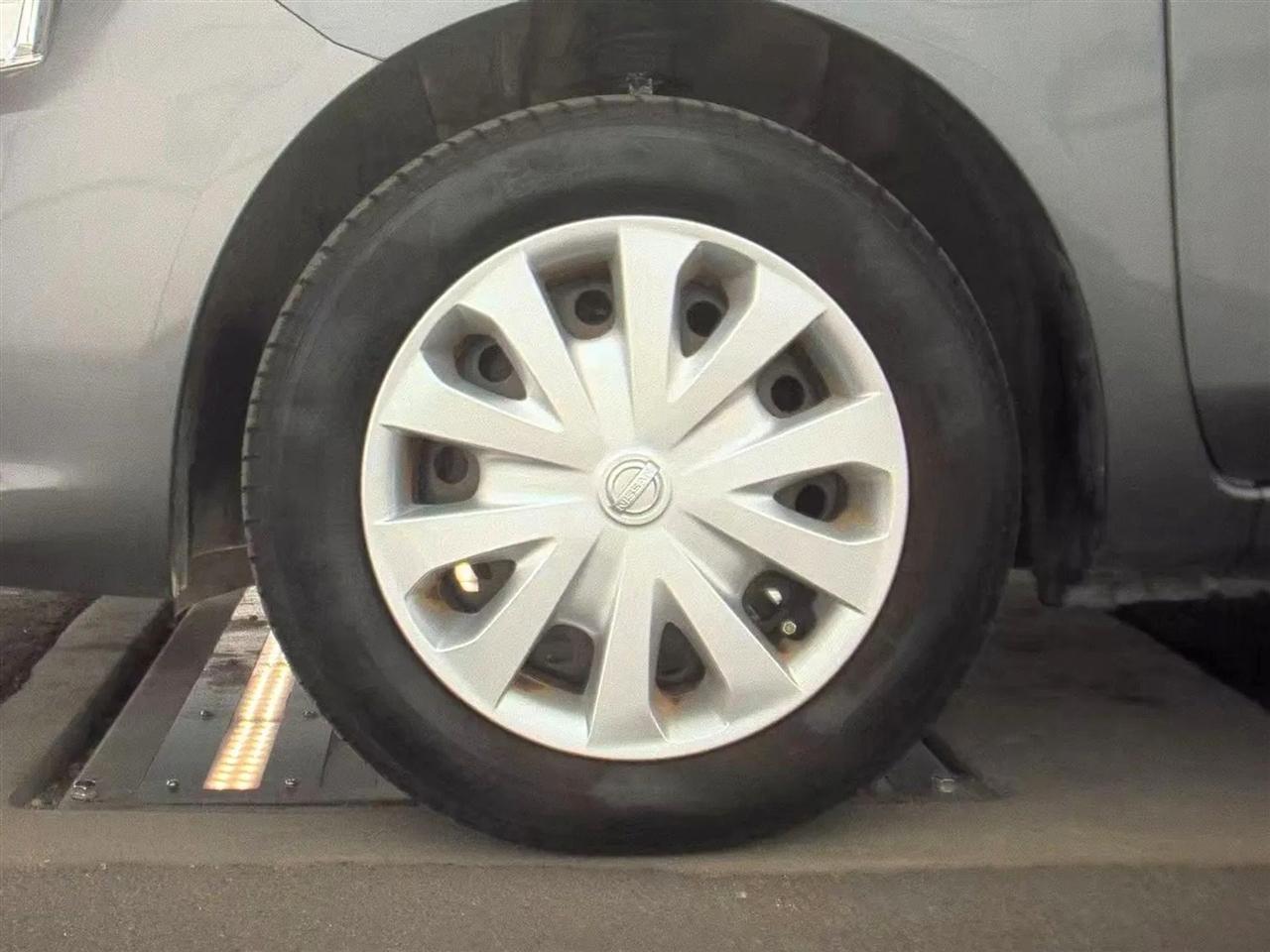 Nissan Versa Sedan SV CVT 2019