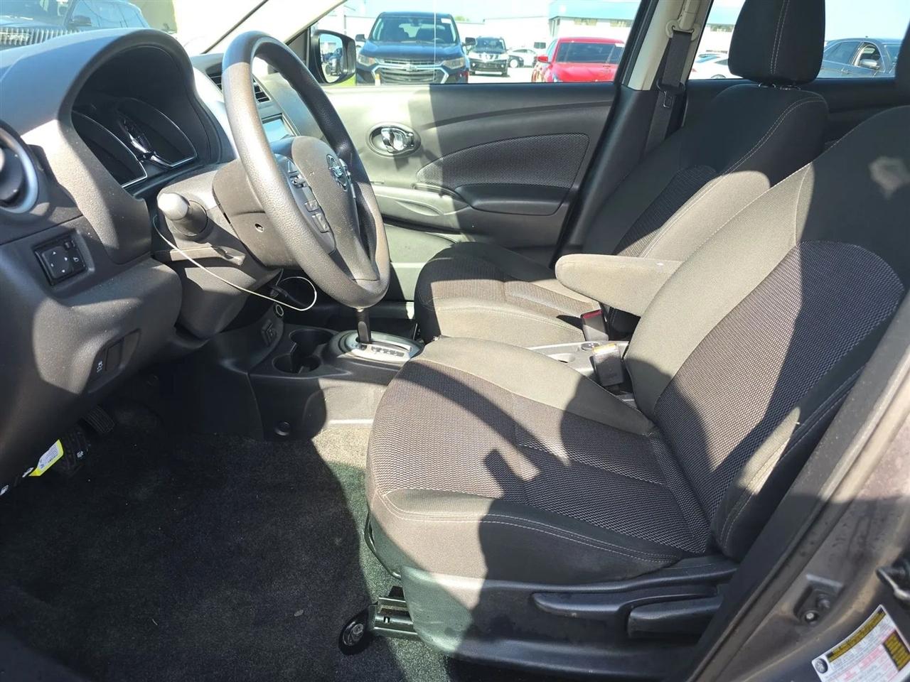 Nissan Versa Sedan SV CVT 2019