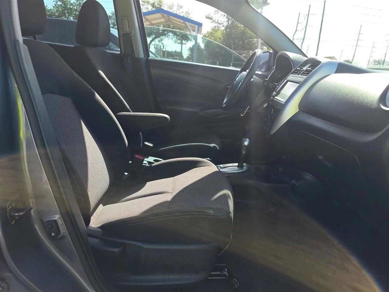 Nissan Versa Sedan SV CVT 2019