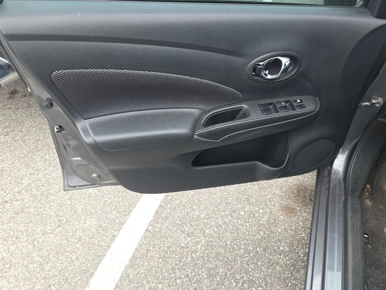 Nissan Versa Sedan SV CVT 2019