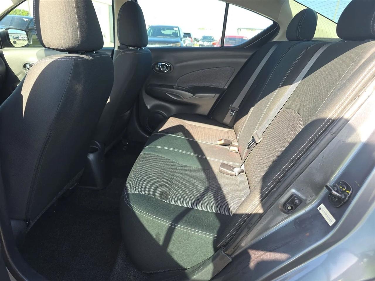 Nissan Versa Sedan SV CVT 2019