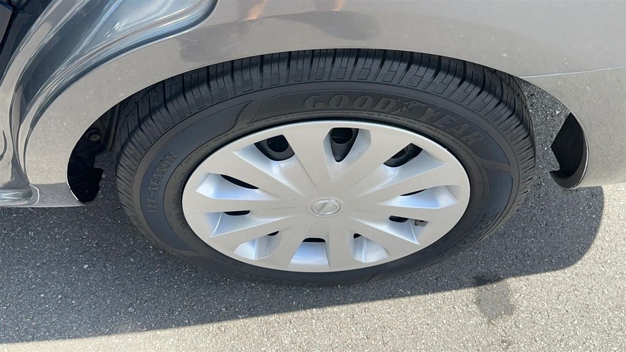 Nissan Versa Sedan SV CVT 2019