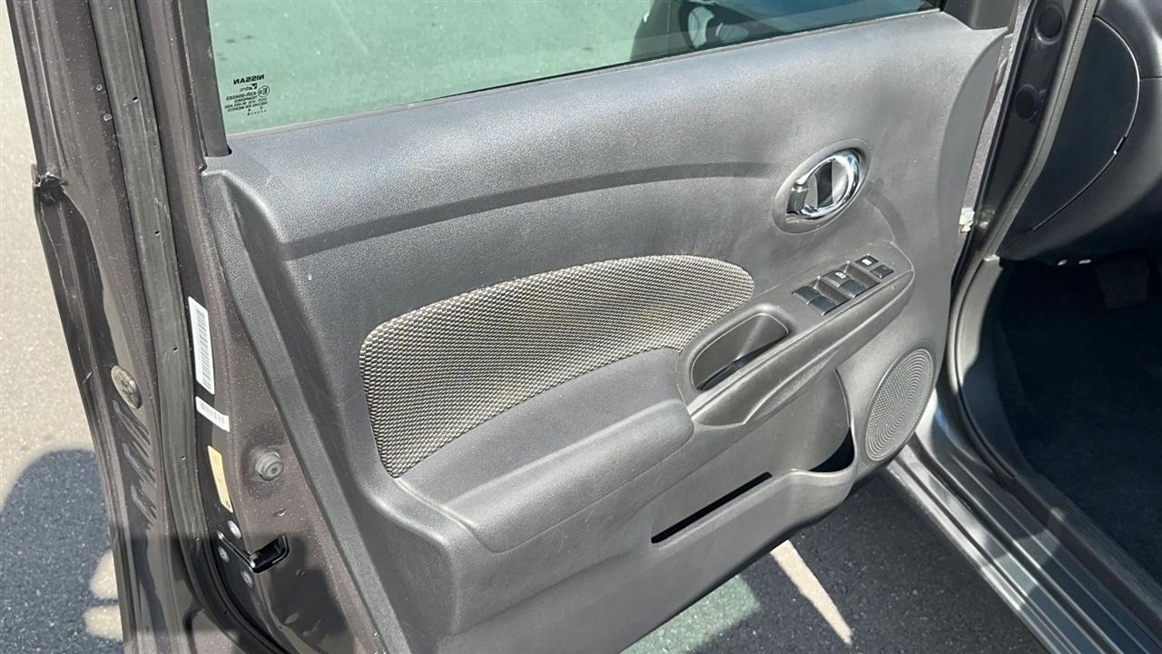 Nissan Versa Sedan SV CVT 2019