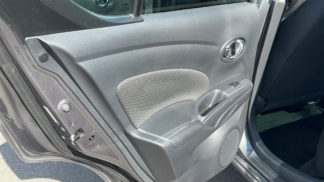 Nissan Versa Sedan SV CVT 2019