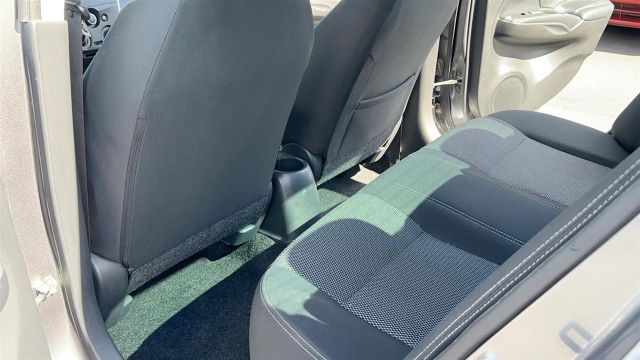 Nissan Versa Sedan SV CVT 2019