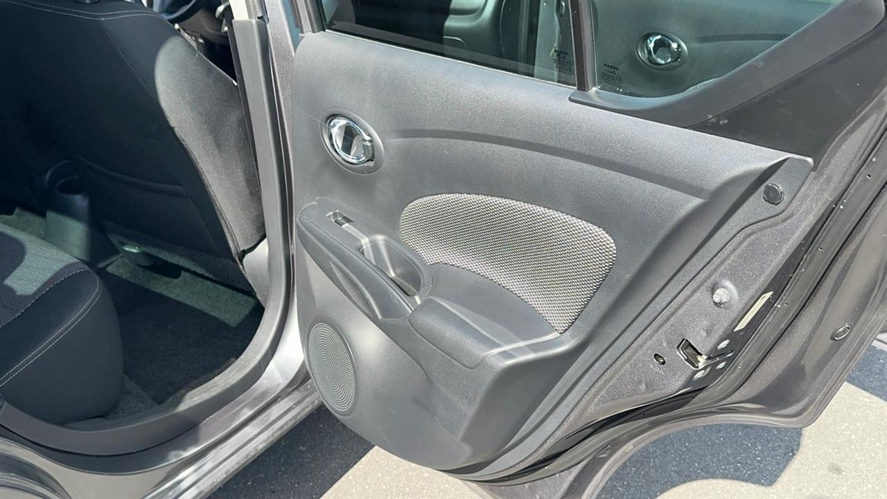 Nissan Versa Sedan SV CVT 2019
