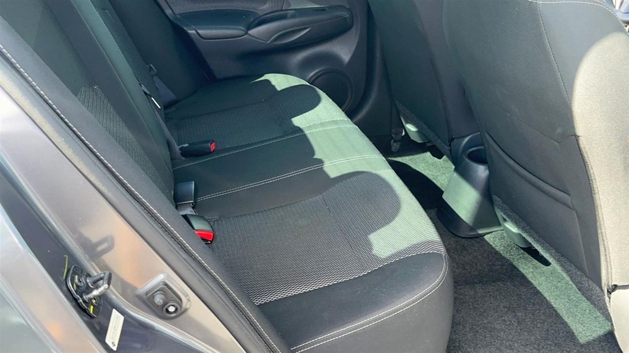 Nissan Versa Sedan SV CVT 2019