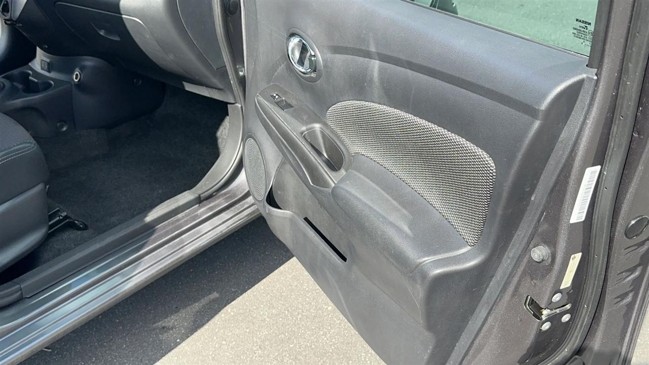 Nissan Versa Sedan SV CVT 2019