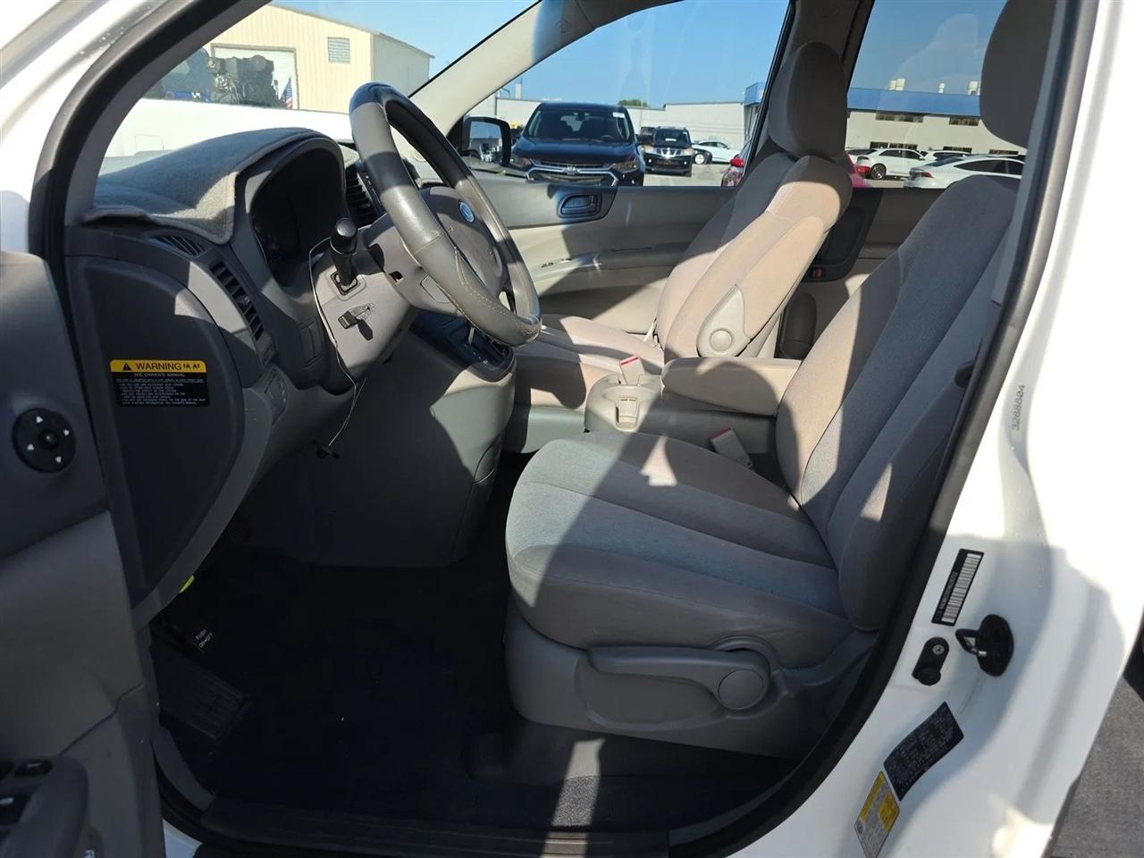 Kia Sedona 4dr LWB LX 2009