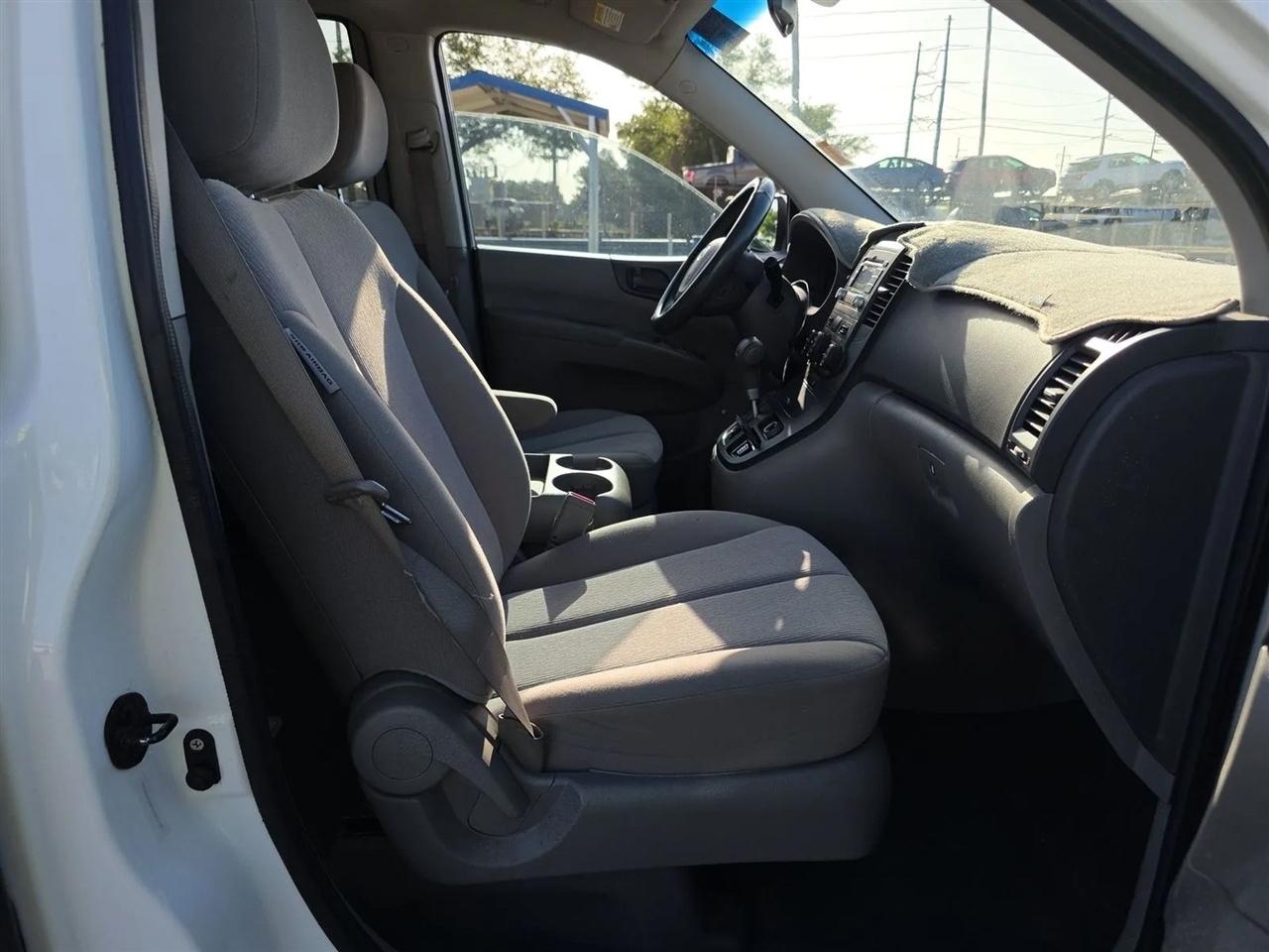 Kia Sedona 4dr LWB LX 2009