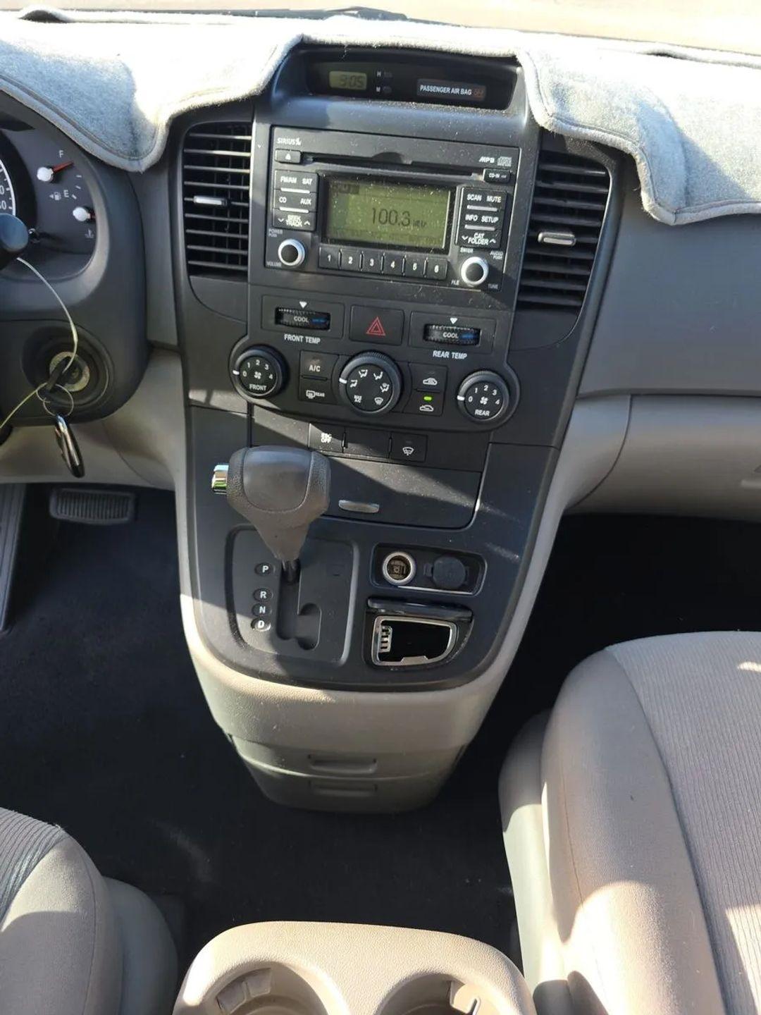 Kia Sedona 4dr LWB LX 2009