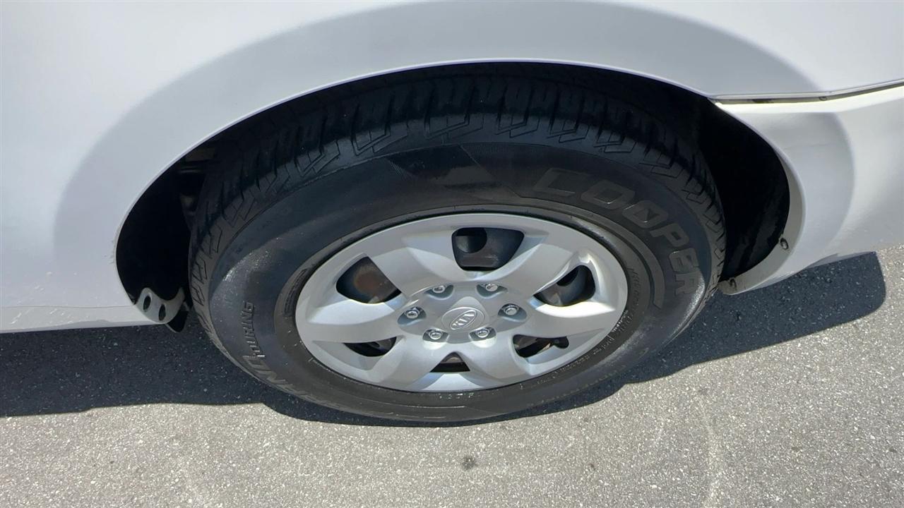 Kia Sedona 4dr LWB LX 2009