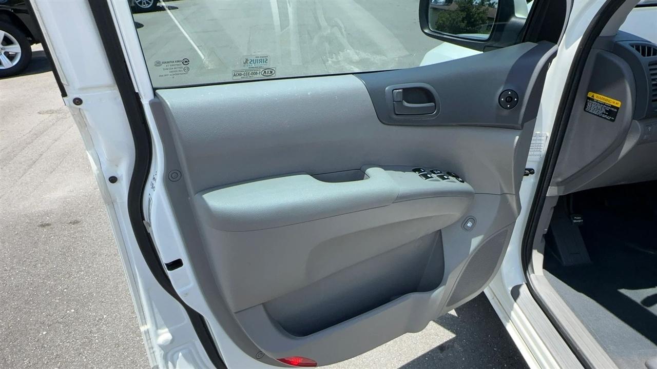 Kia Sedona 4dr LWB LX 2009