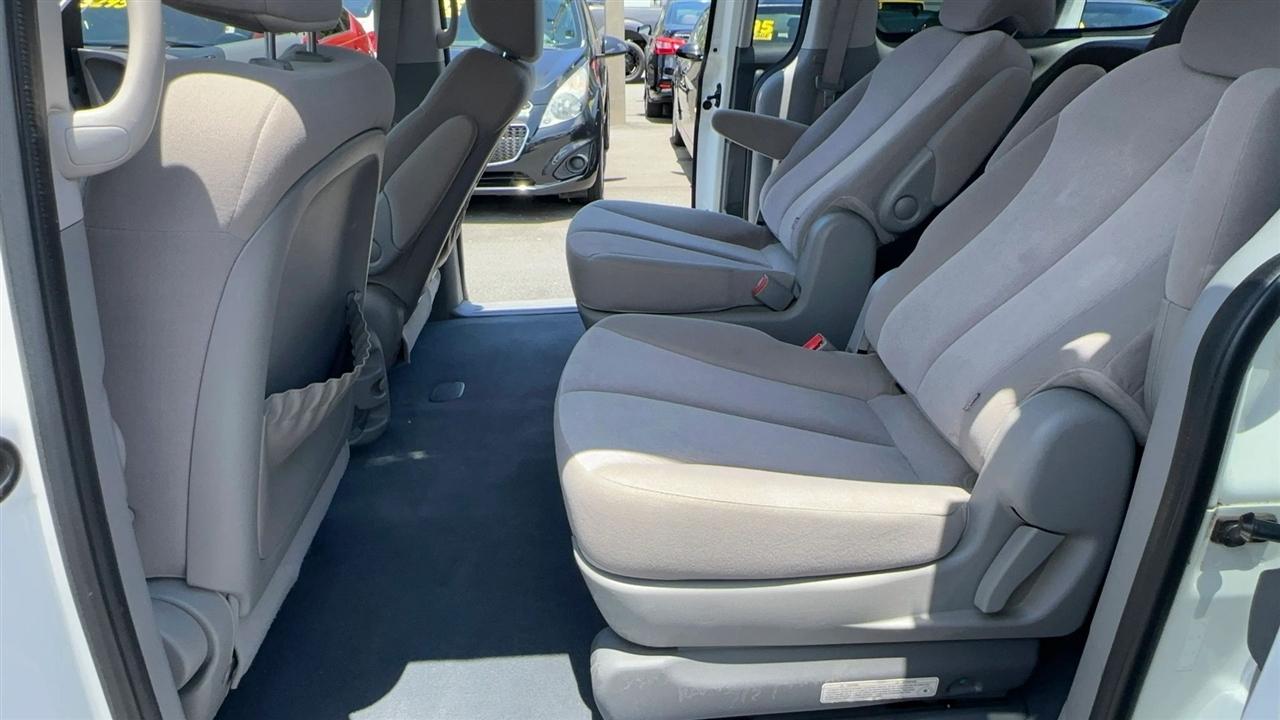 Kia Sedona 4dr LWB LX 2009