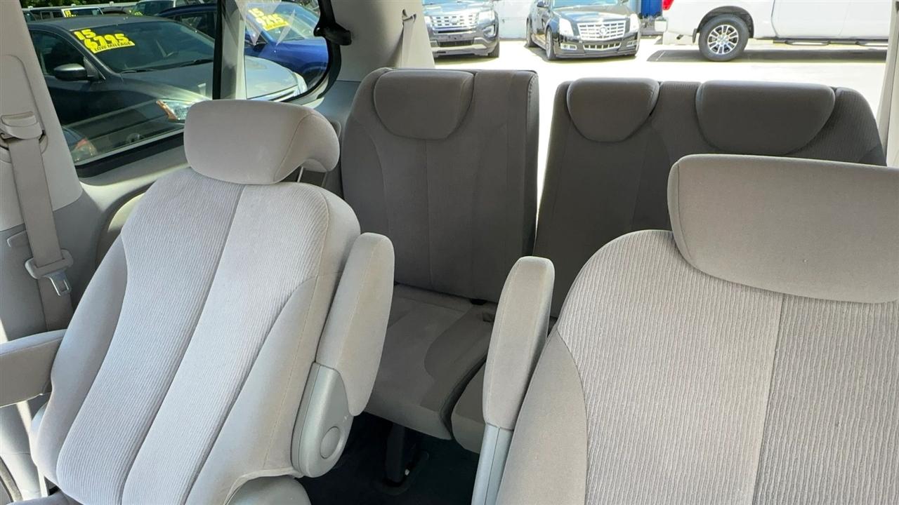 Kia Sedona 4dr LWB LX 2009