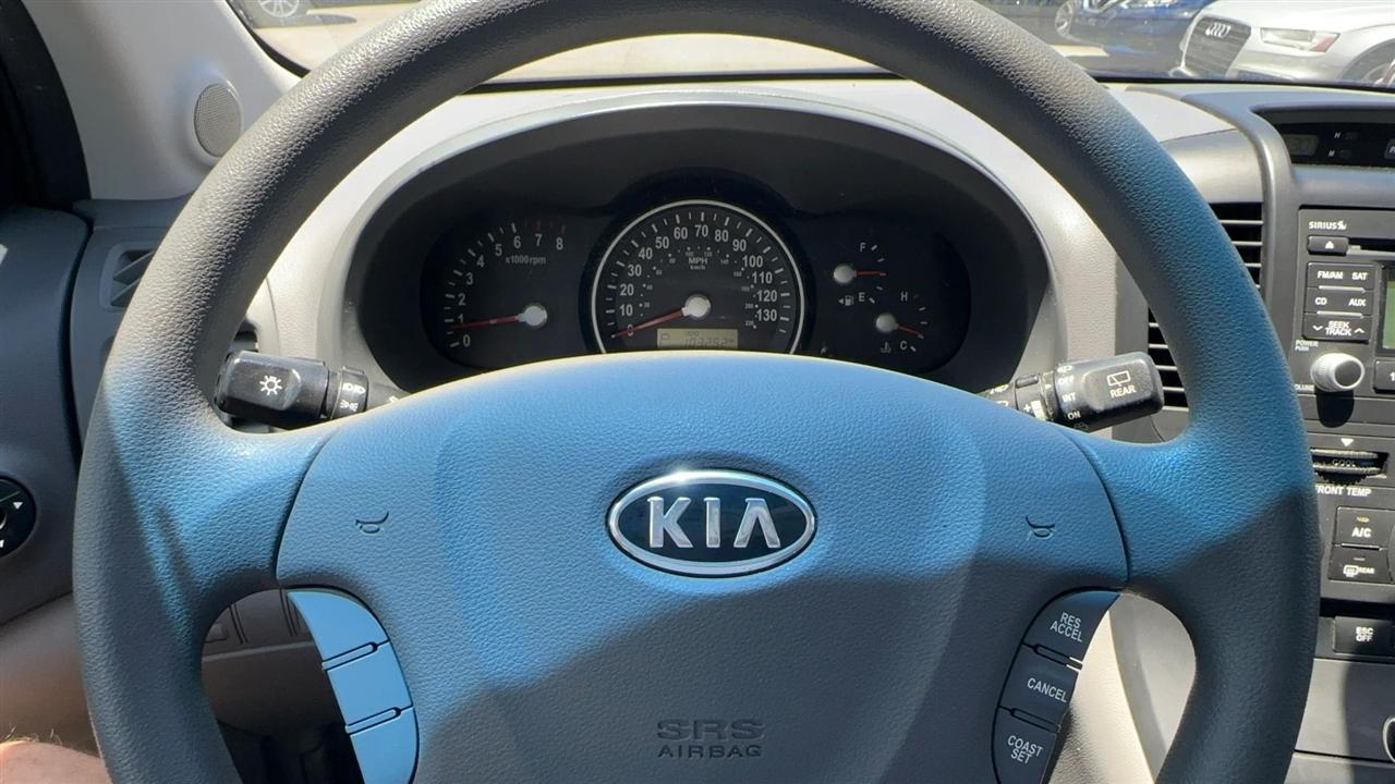 Kia Sedona 4dr LWB LX 2009