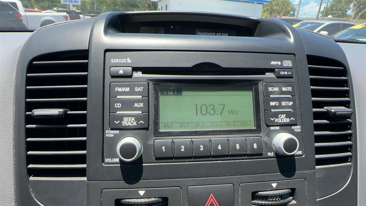 Kia Sedona 4dr LWB LX 2009