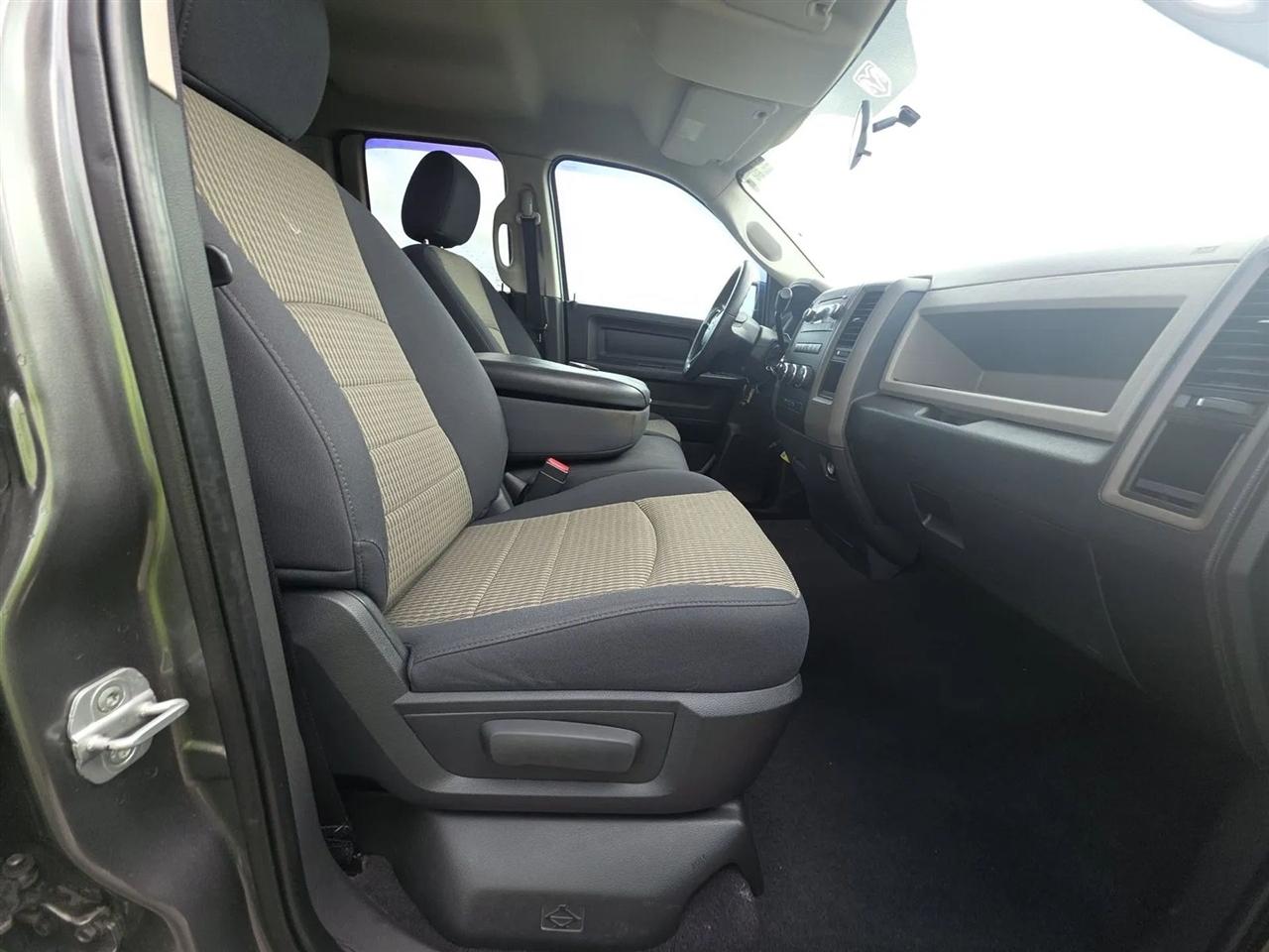 RAM 1500 4WD Quad Cab 140.5" Tradesman 2012