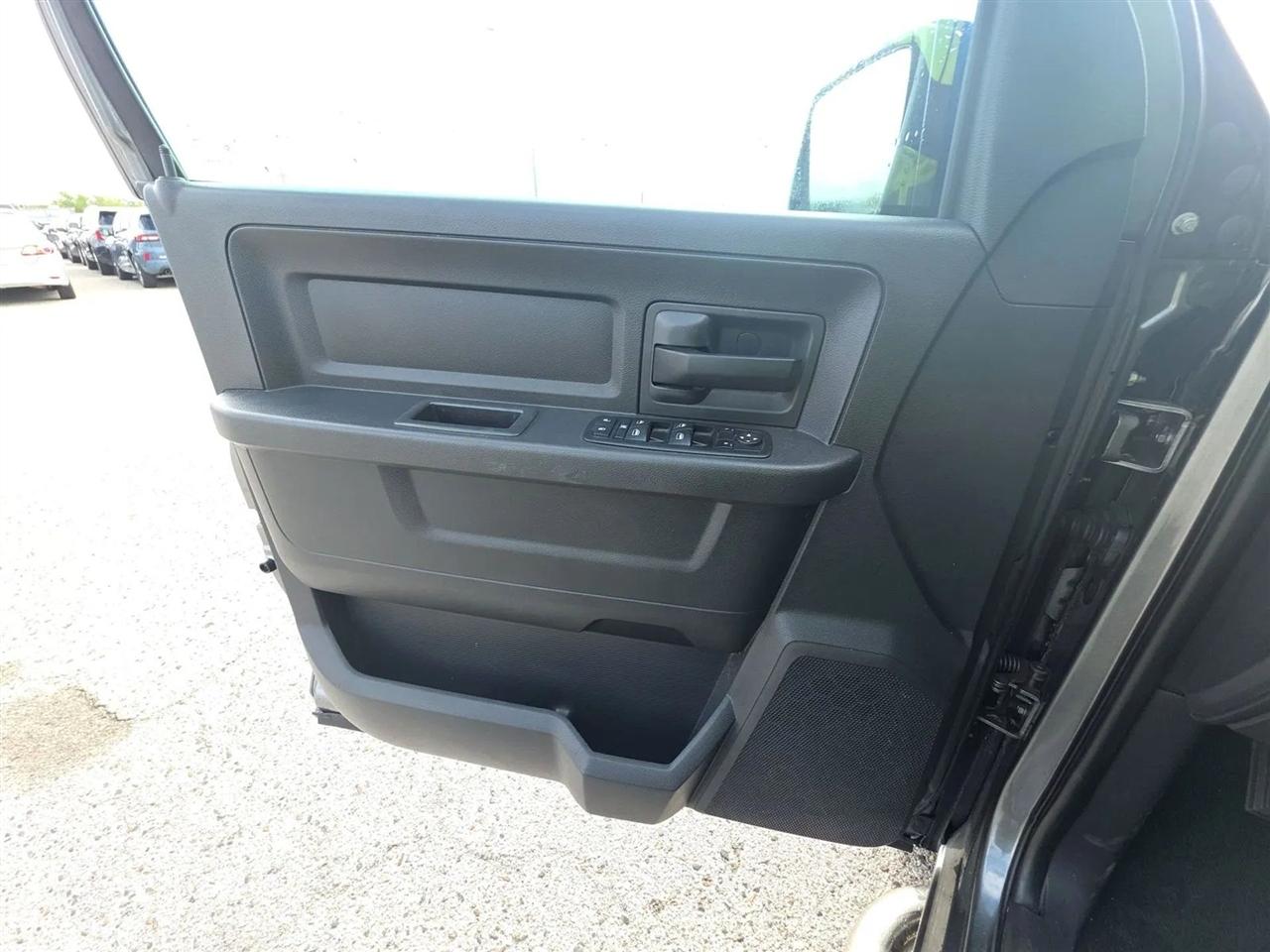 RAM 1500 4WD Quad Cab 140.5" Tradesman 2012