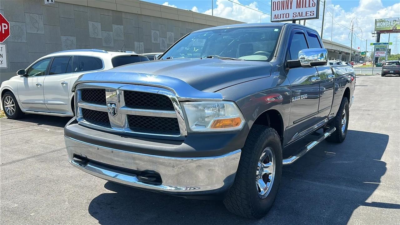 RAM 1500 4WD Quad Cab 140.5" Tradesman 2012