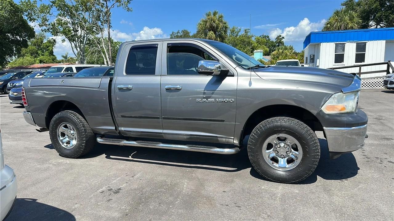 RAM 1500 4WD Quad Cab 140.5" Tradesman 2012