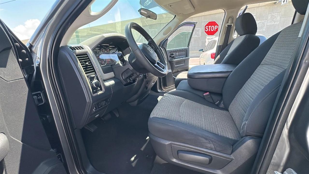 RAM 1500 4WD Quad Cab 140.5" Tradesman 2012