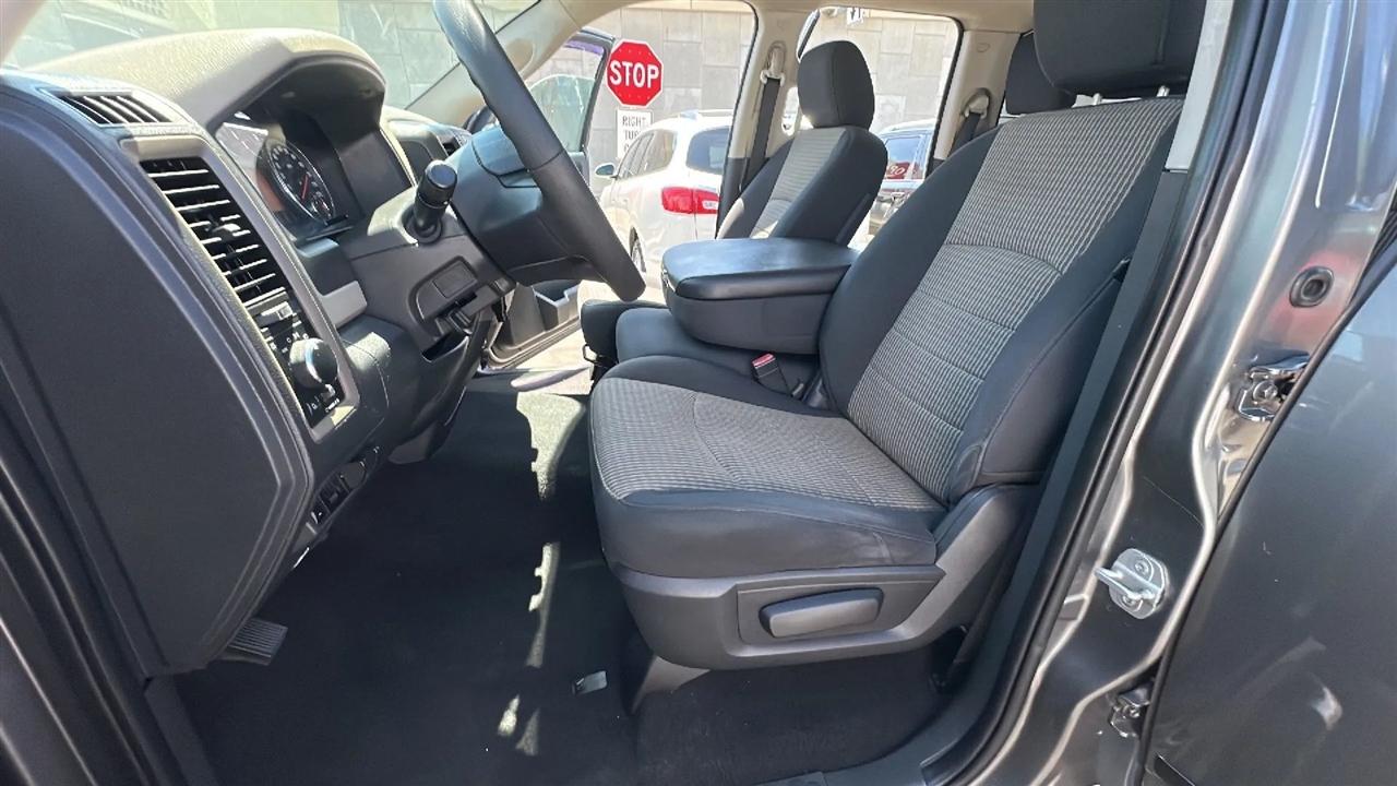 RAM 1500 4WD Quad Cab 140.5" Tradesman 2012