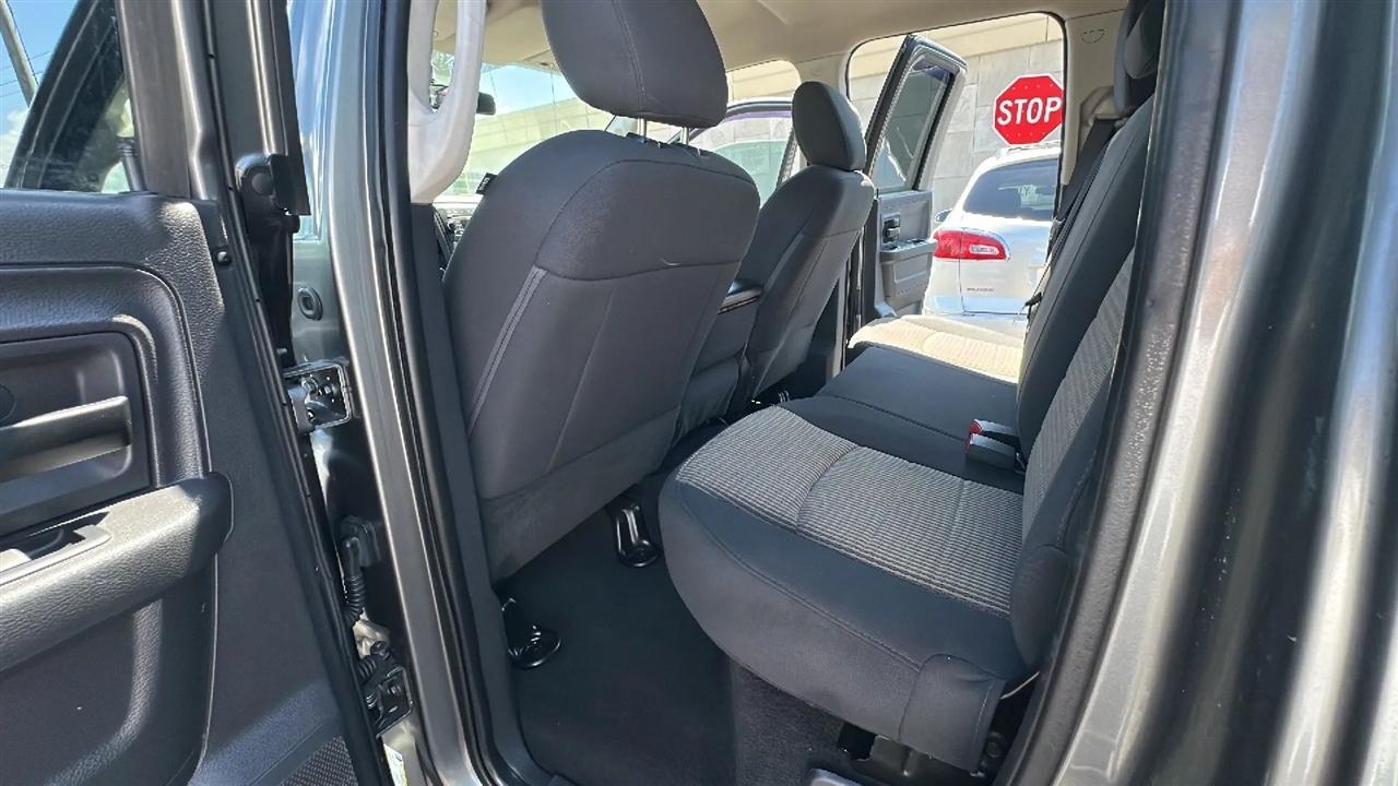 RAM 1500 4WD Quad Cab 140.5" Tradesman 2012