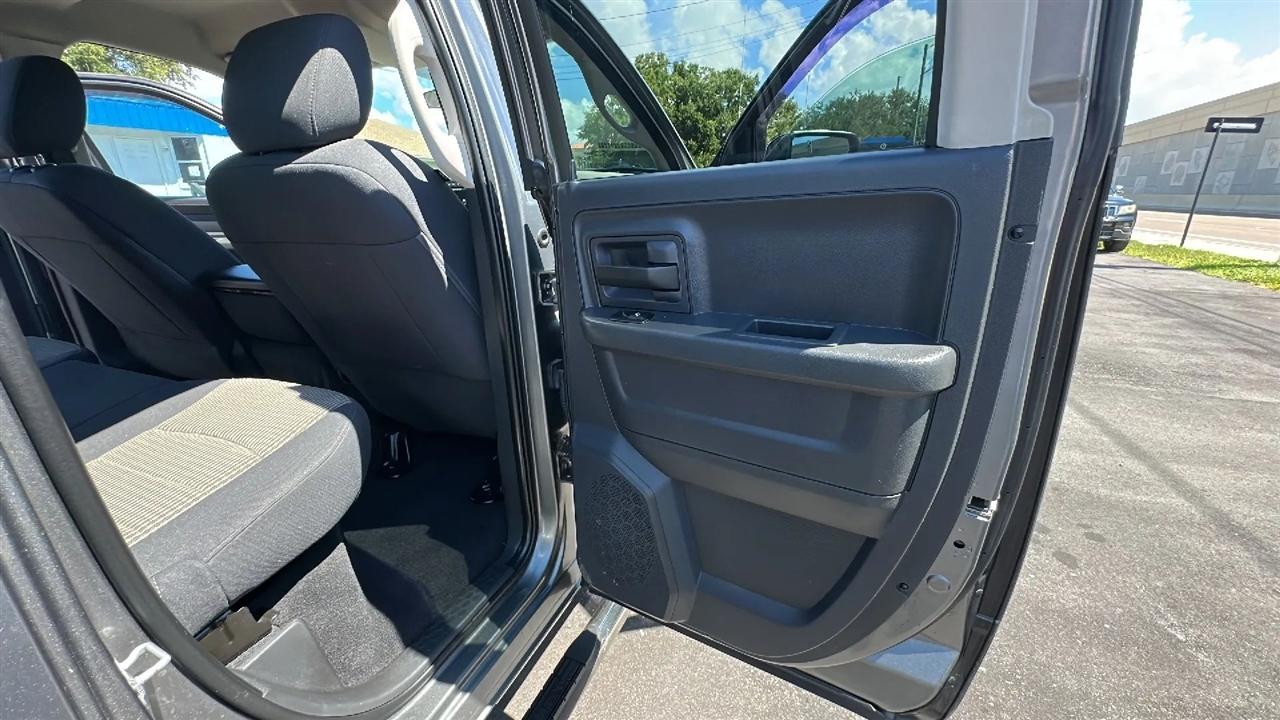 RAM 1500 4WD Quad Cab 140.5" Tradesman 2012