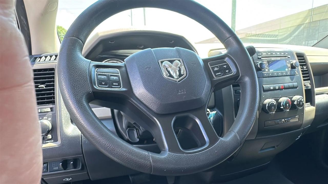 RAM 1500 4WD Quad Cab 140.5" Tradesman 2012