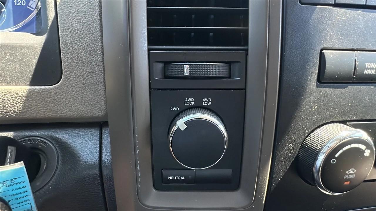 RAM 1500 4WD Quad Cab 140.5" Tradesman 2012