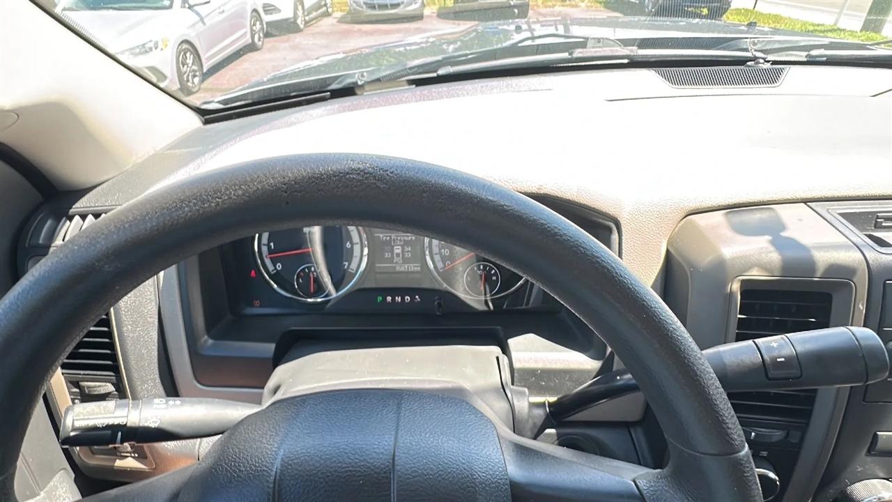 RAM 1500 4WD Quad Cab 140.5" Tradesman 2012